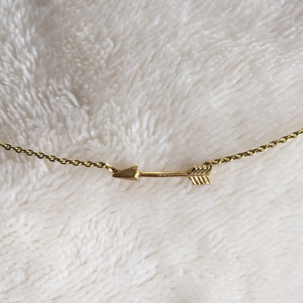 Gold arrow necklace